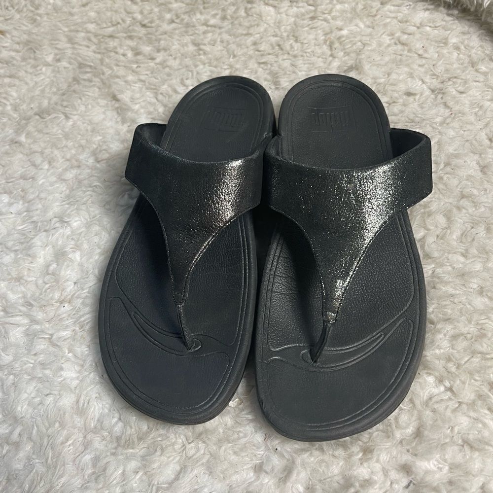 Fitflop shimmery black suede thong wedge sandals size 8